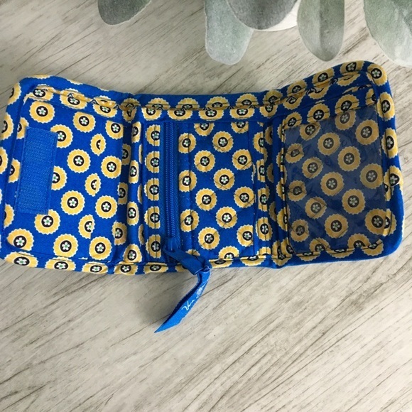 Vera Bradley Rivera Blue Pattern Design Yellow Trifold Wallet Spring 2008 - Picture 5 of 14